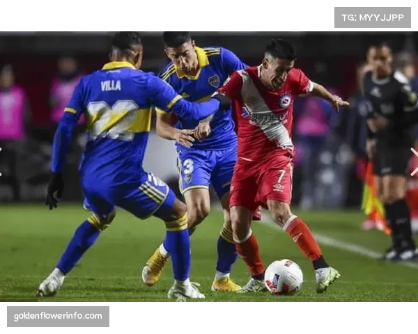 欧足联裁判委员会会议重申,将严格判罚禁区内定位球攻防中的拉扯动作